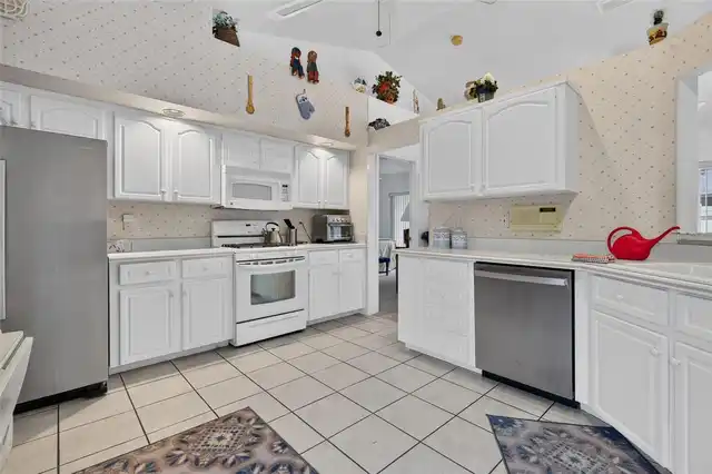 Listing Photo 17