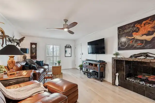 Listing Photo 12