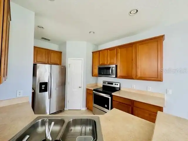Listing Photo 11