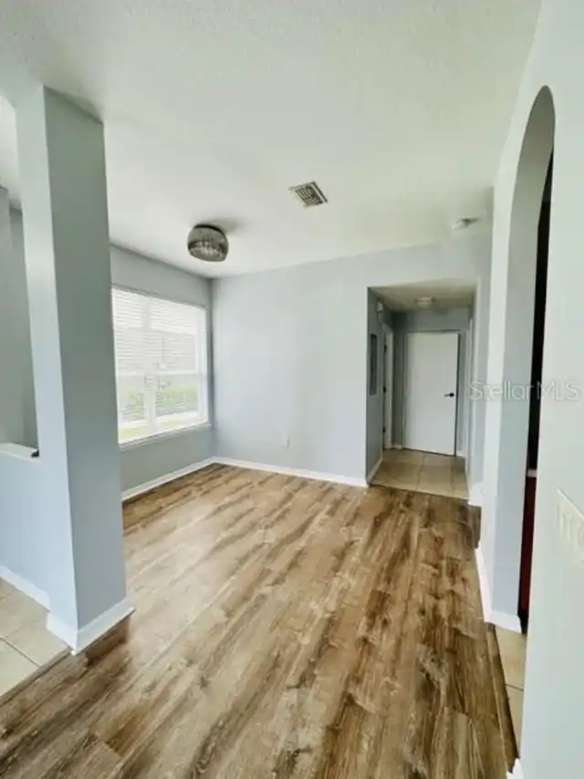 Listing Photo 12