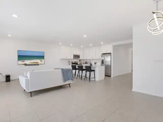 Listing Photo 11