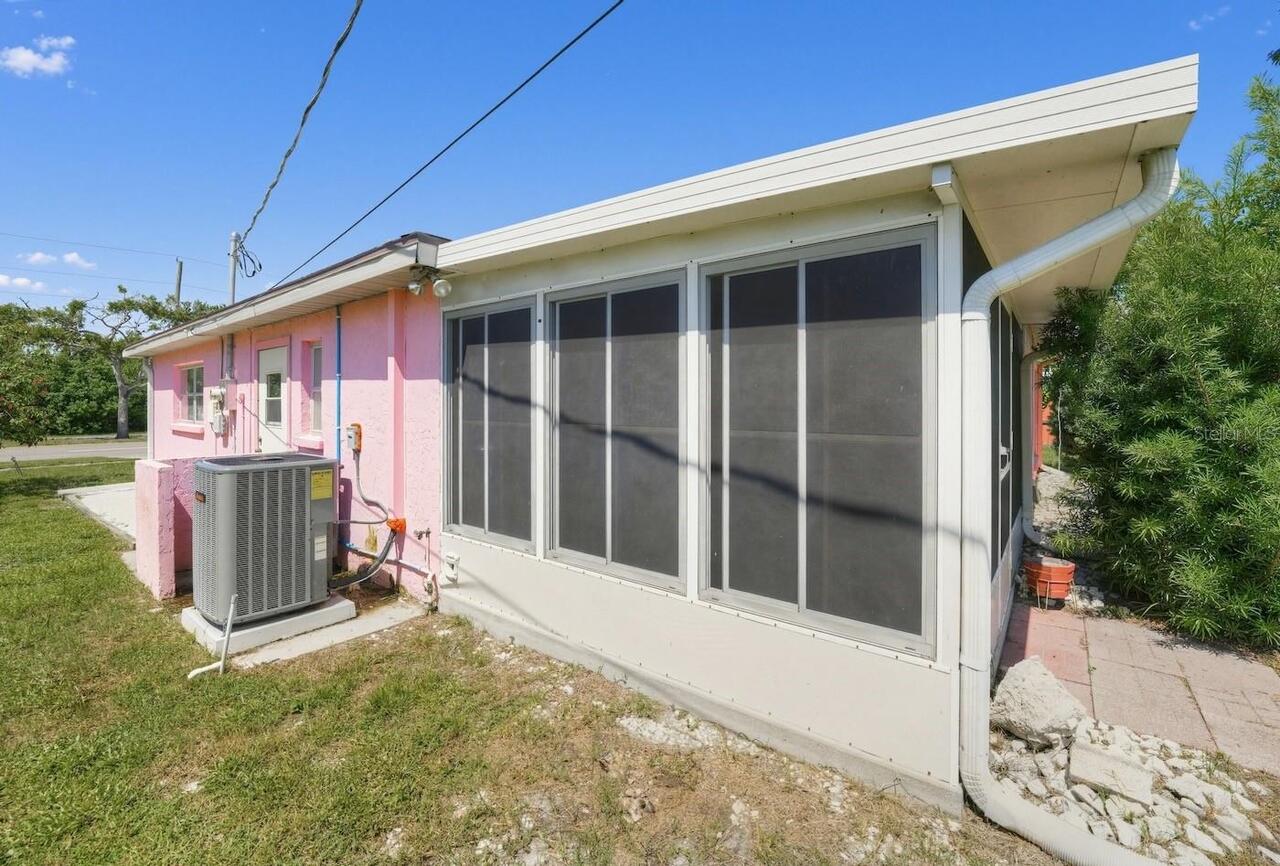 Listing Photo 11