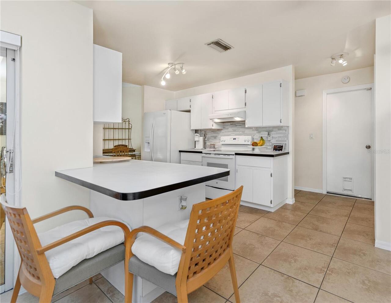 Listing Photo 11