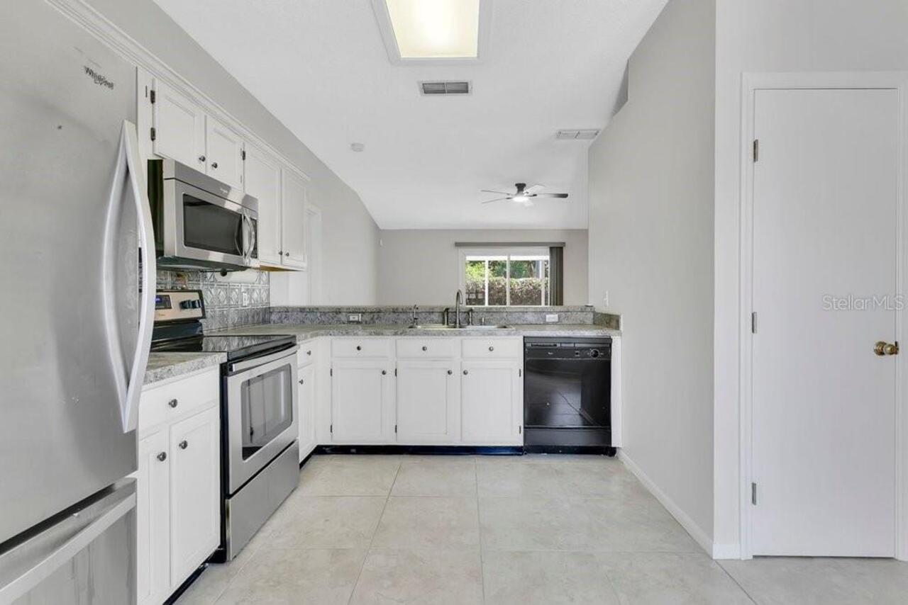 Listing Photo 11
