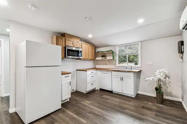 Listing Photo 17