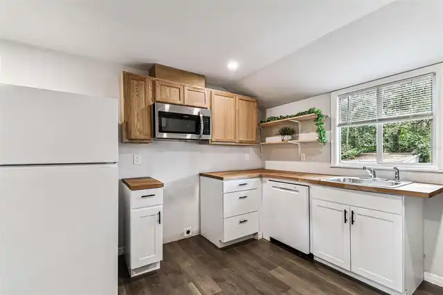 Listing Photo 18
