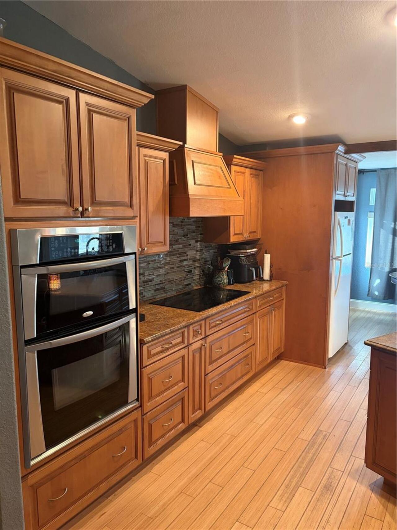Listing Photo 10