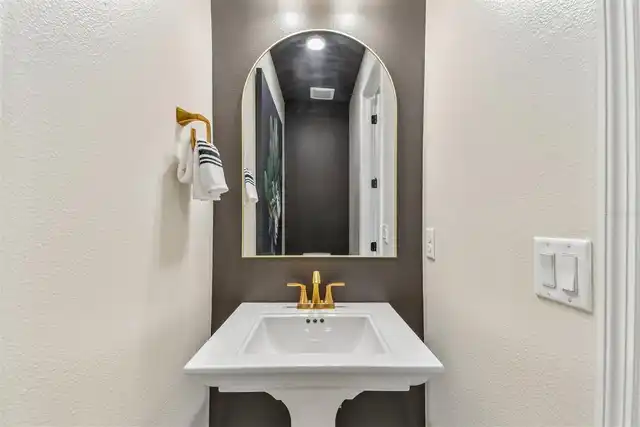 Listing Photo 17