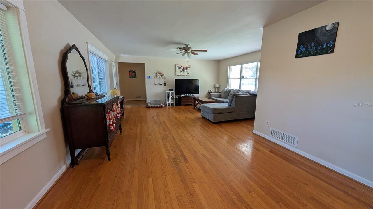 Listing Photo 8