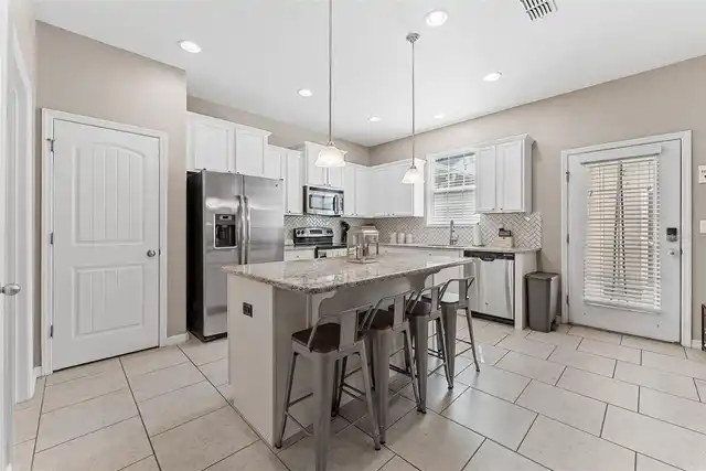 Listing Photo 15