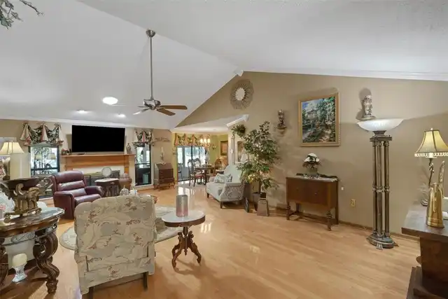 Listing Photo 10