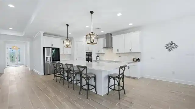 Listing Photo 11
