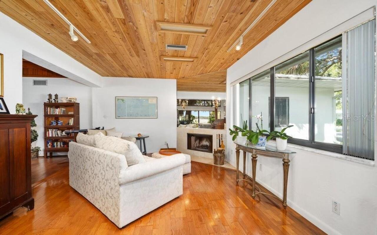 Listing Photo 8