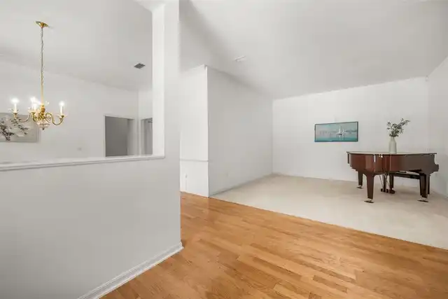 Listing Photo 15