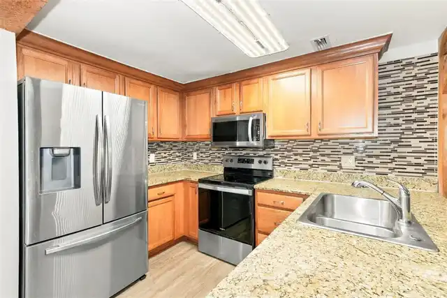 Listing Photo 11