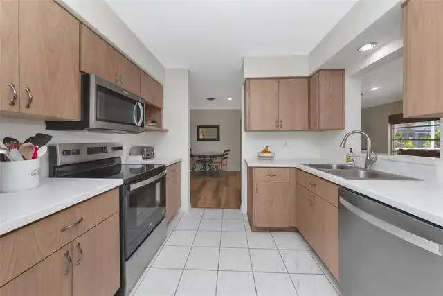 Listing Photo 9