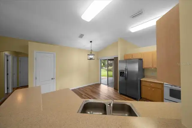 Listing Photo 8