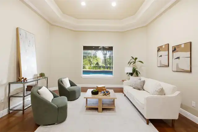 Listing Photo 8