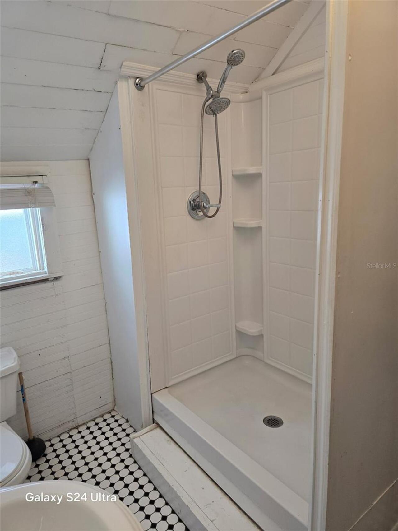 Listing Photo 9