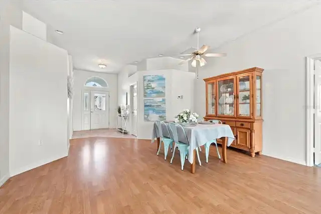 Listing Photo 11