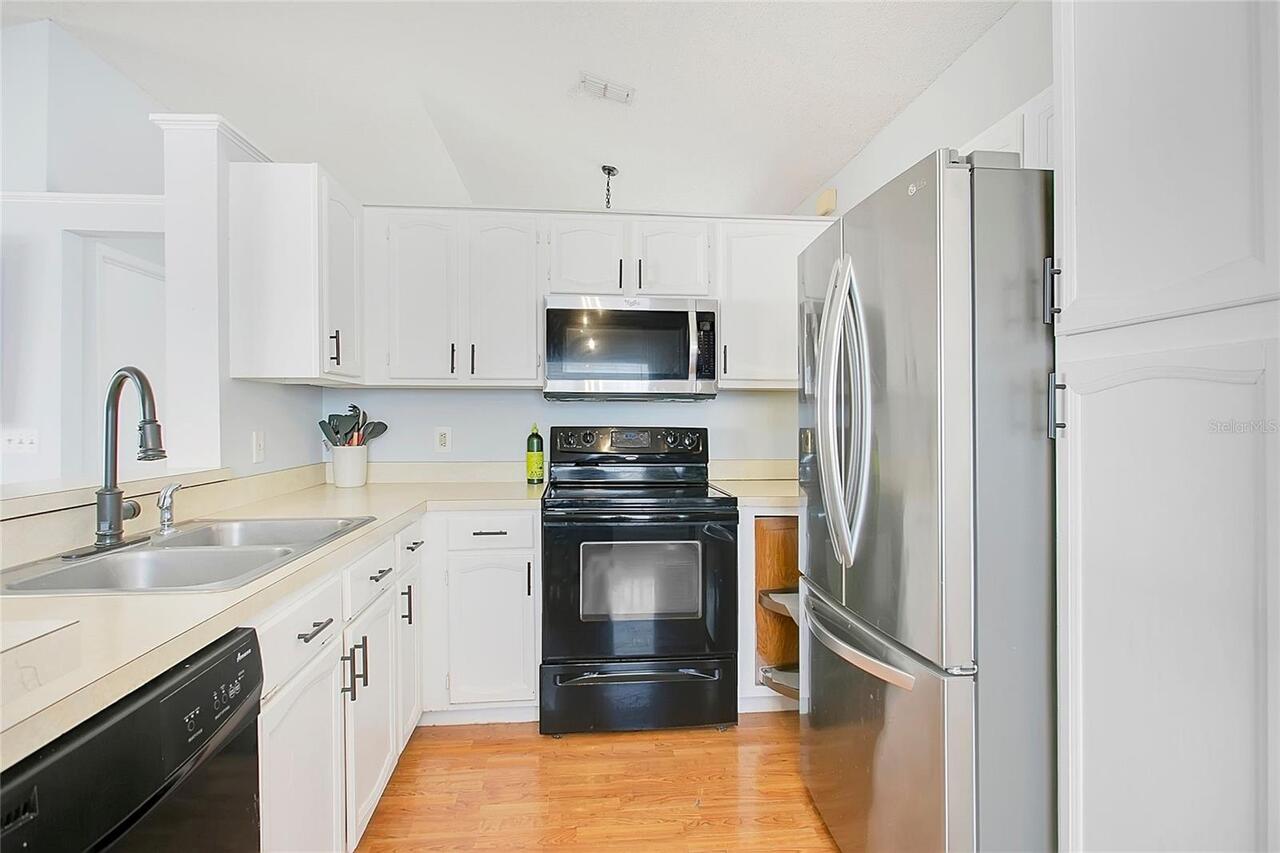 Listing Photo 12