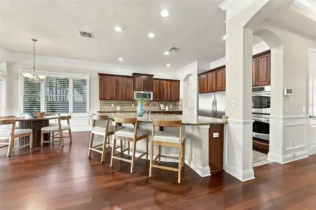 Listing Photo 10