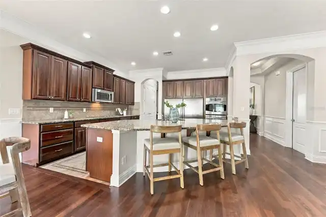 Listing Photo 11