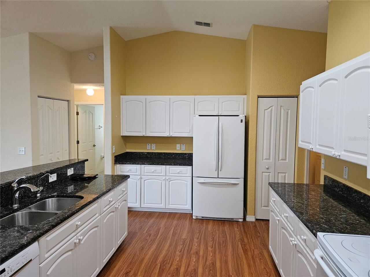 Listing Photo 11