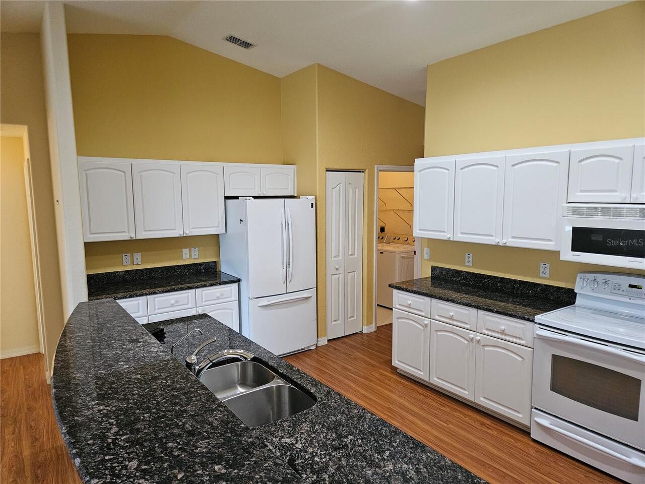 Listing Photo 9