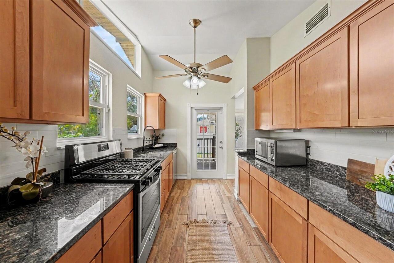 Listing Photo 12