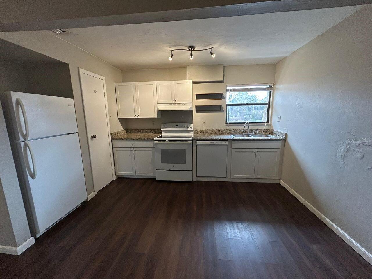 Listing Photo 7
