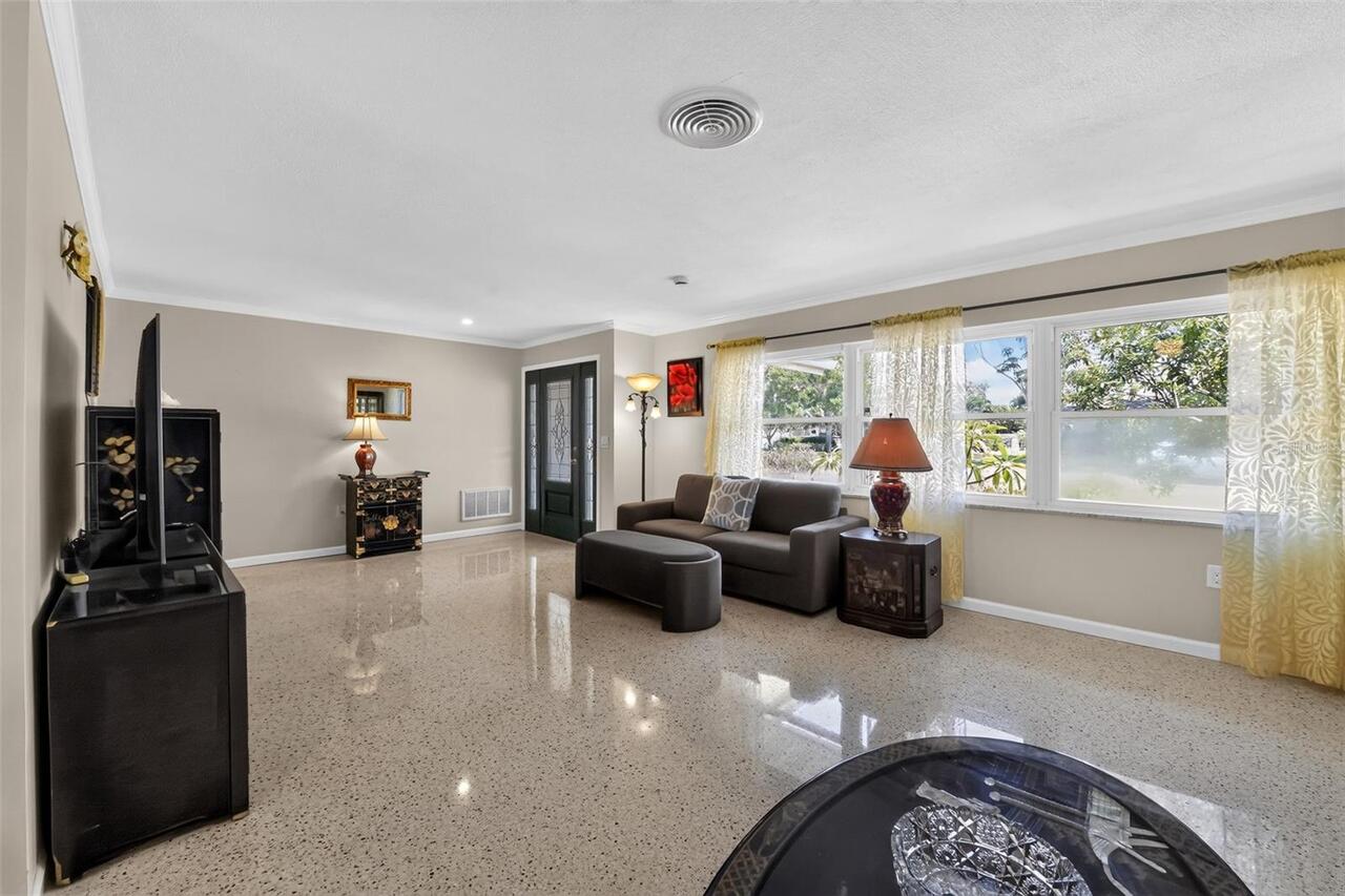 Listing Photo 9