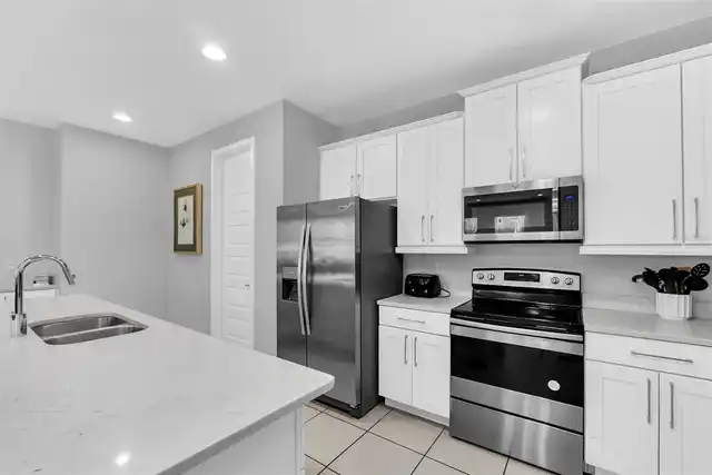 Listing Photo 12