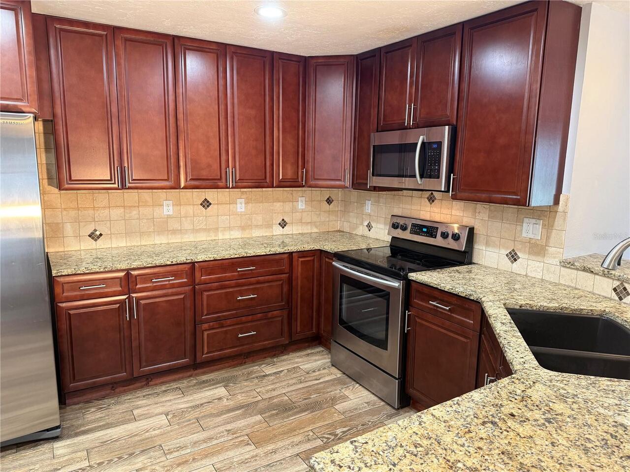 Listing Photo 8