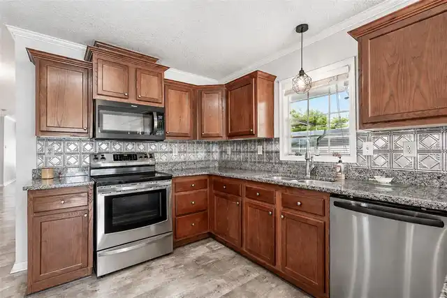 Listing Photo 8