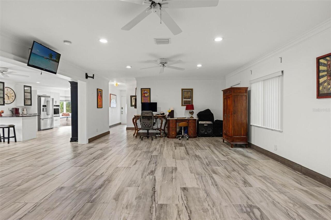 Listing Photo 14