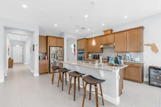 Listing Photo 11