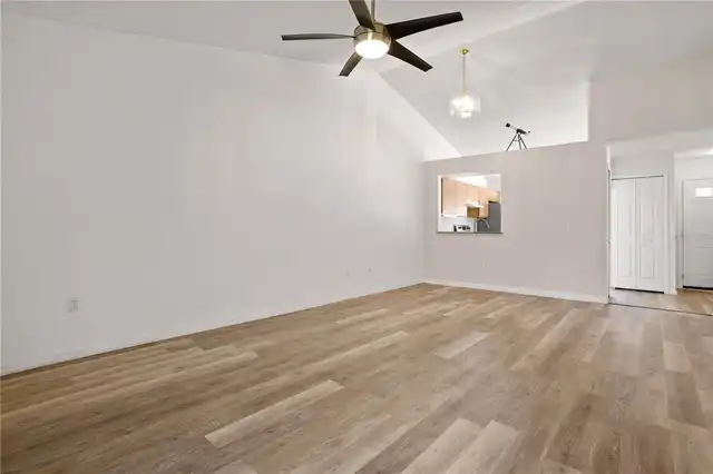 Listing Photo 12