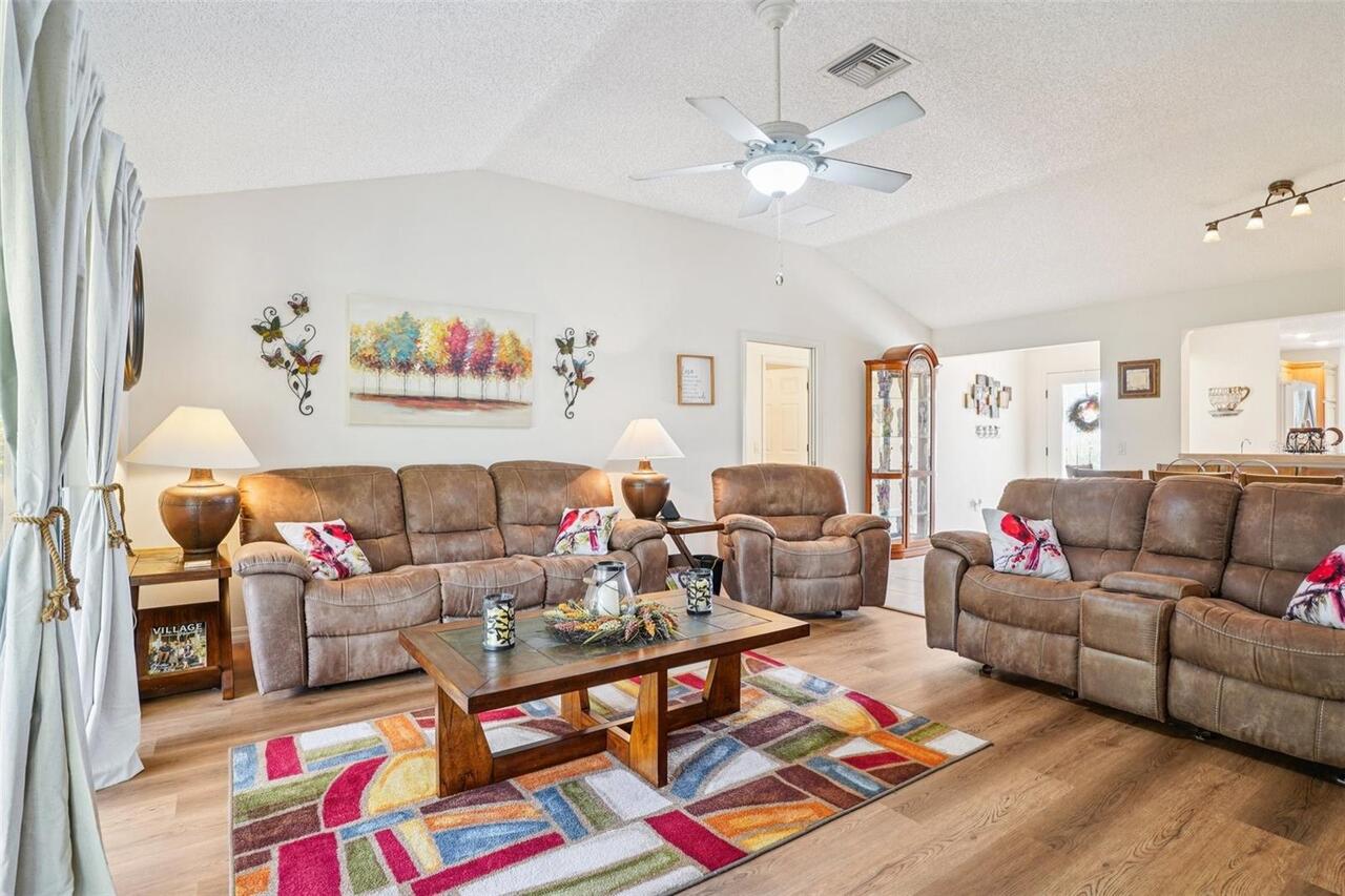 Listing Photo 12