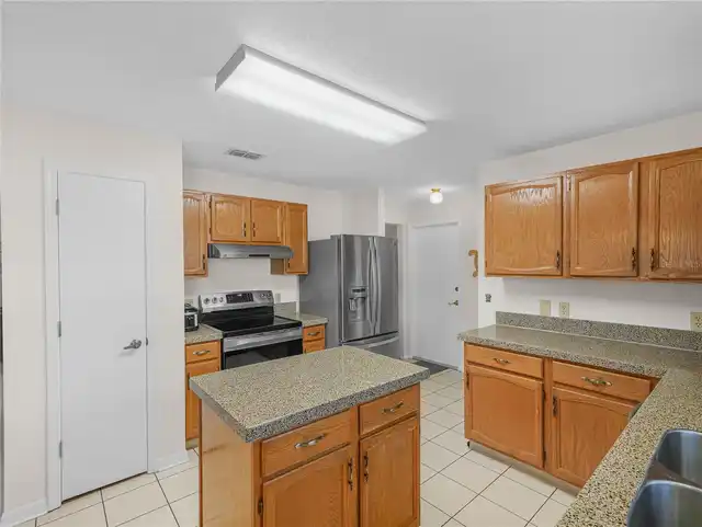 Listing Photo 7