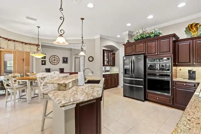 Listing Photo 12