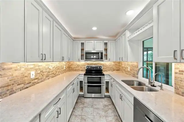 Listing Photo 12