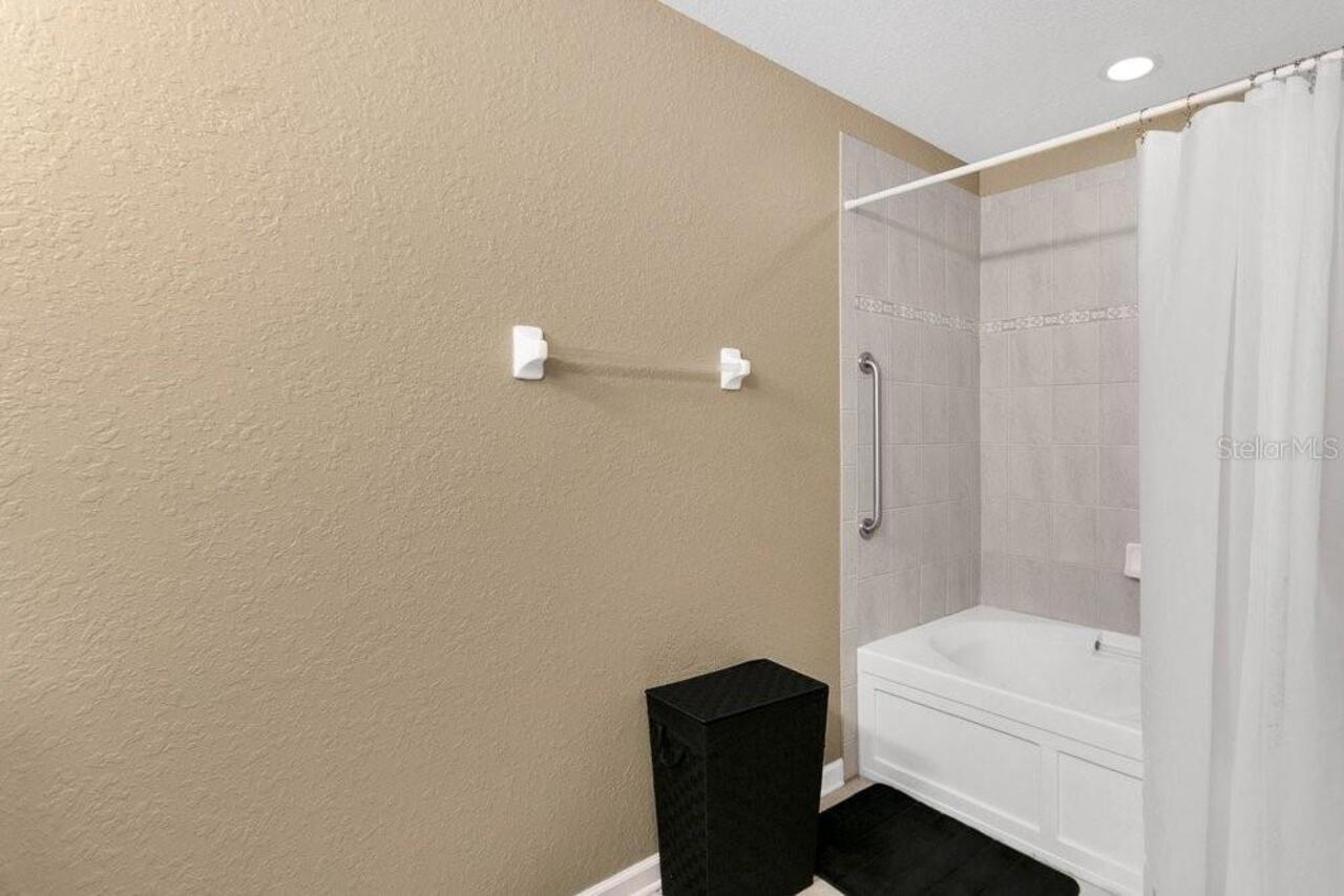 Listing Photo 12