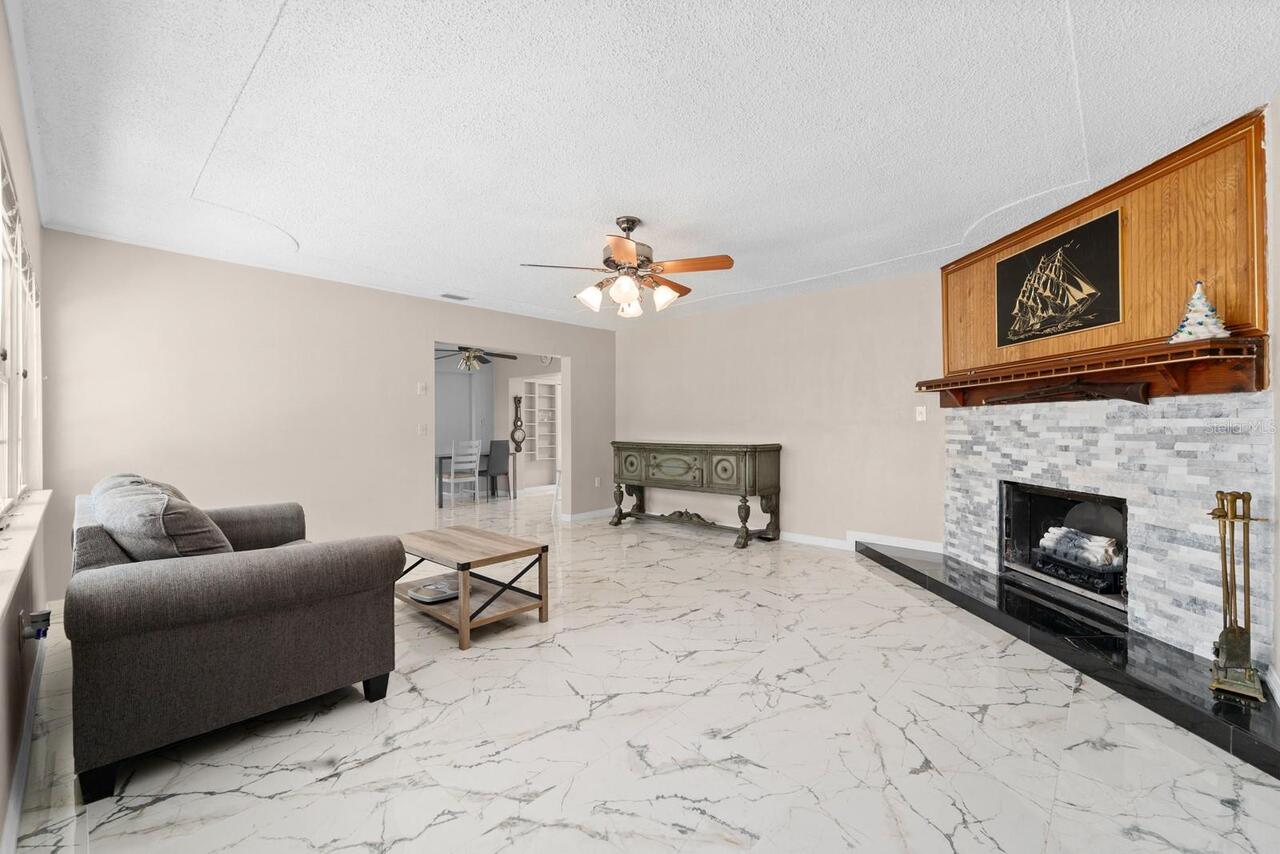 Listing Photo 11