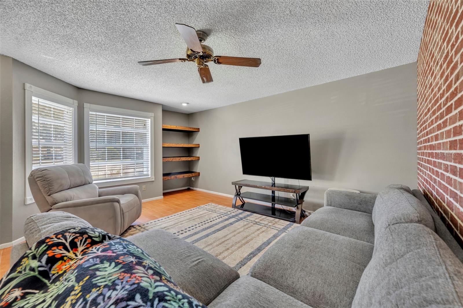 Listing Photo 6