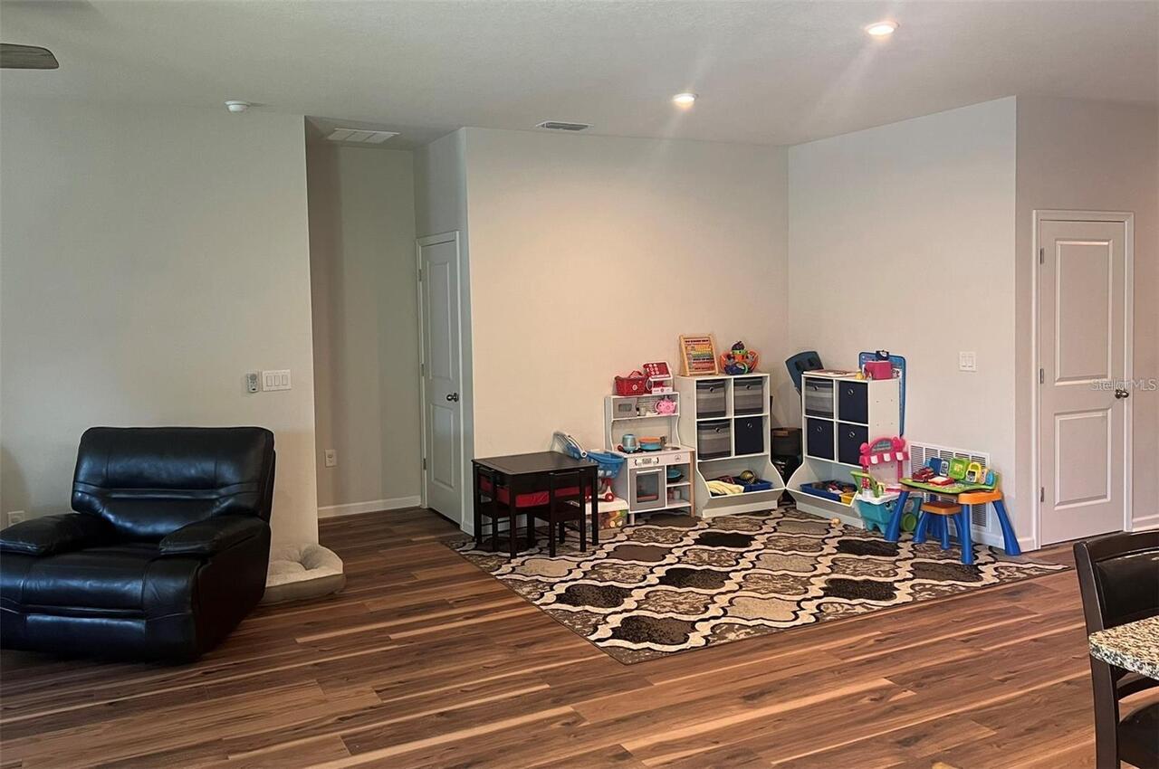 Listing Photo 9