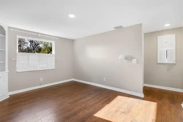 Listing Photo 16