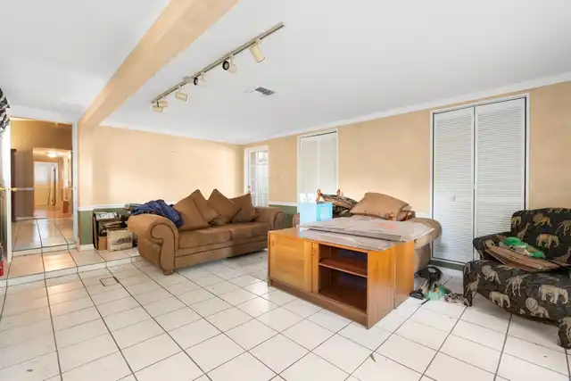 Listing Photo 12