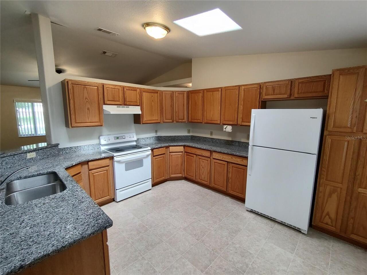 Listing Photo 8