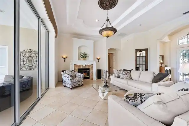 Listing Photo 11